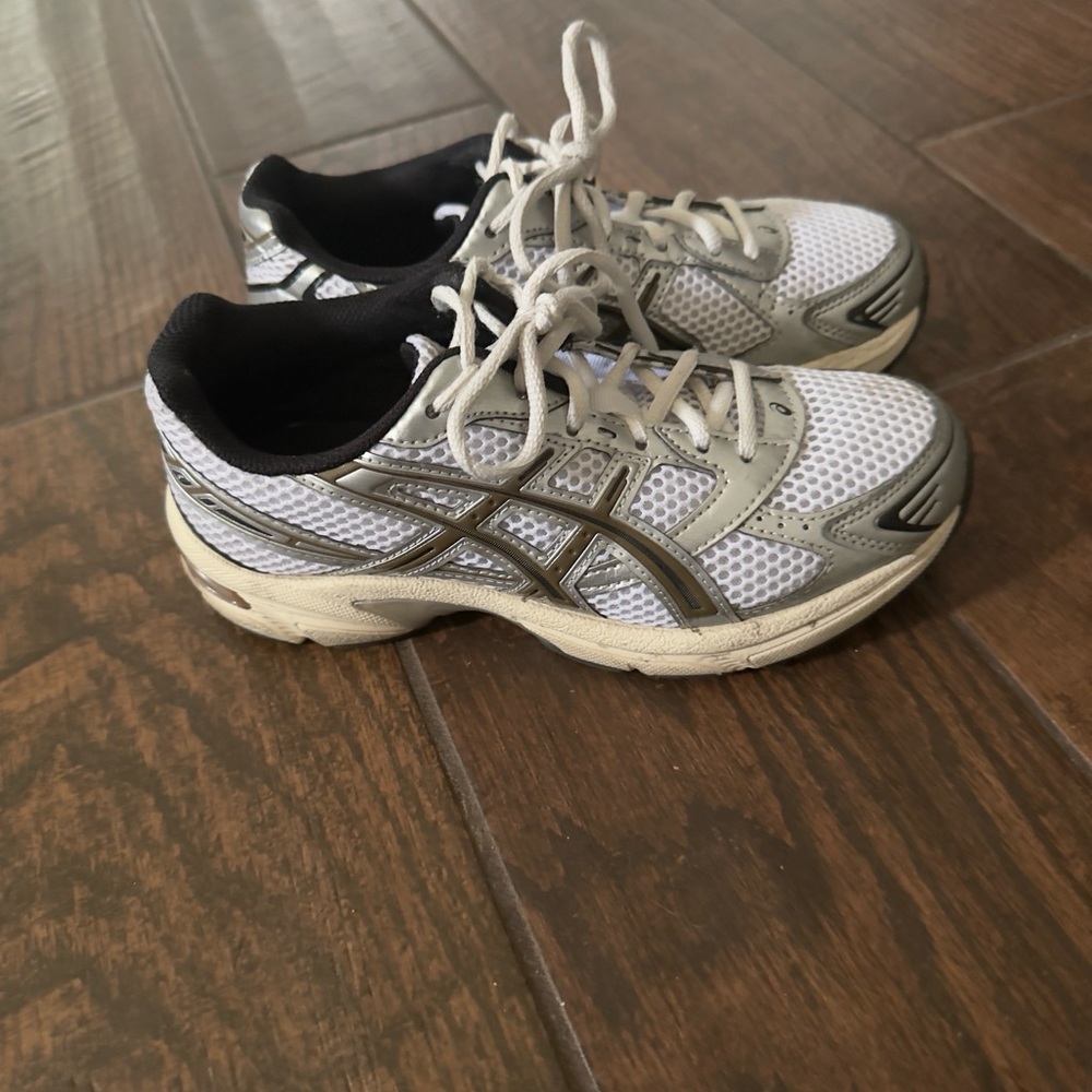 ASICS GEL-1130 Sneakers White/Clay Canyon Men’s Size 4 / Women’s Size 5.5